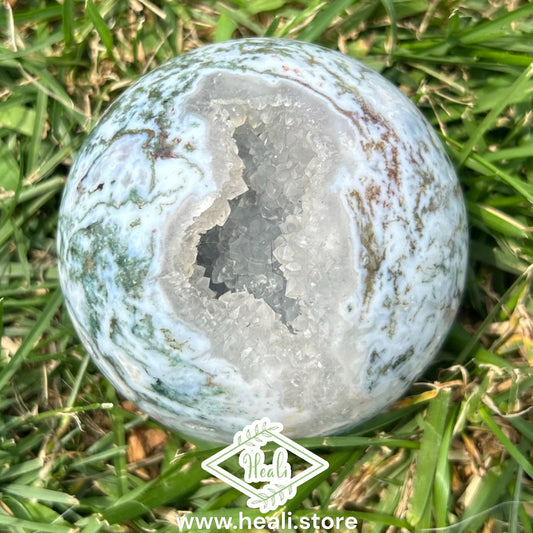 Moss Agate Sphere w Druzy