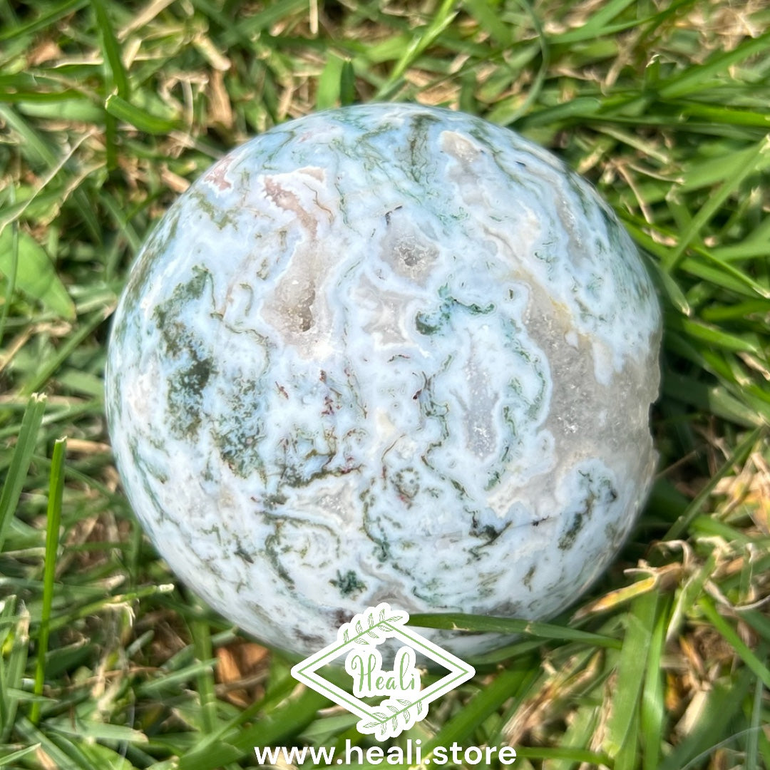 Moss Agate Sphere w Druzy